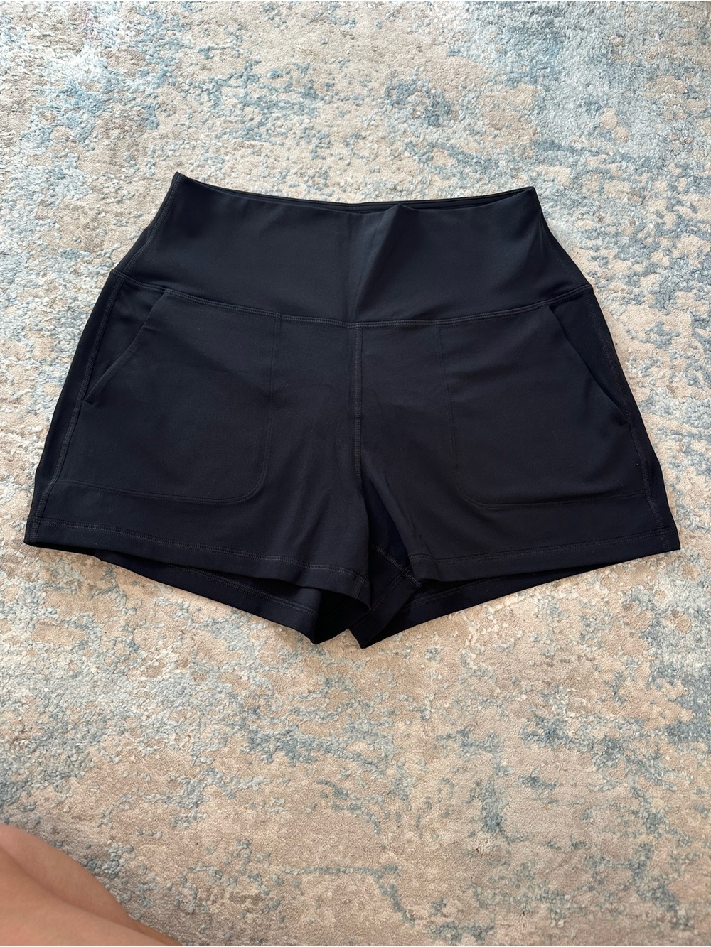 CRZ YOGA Black High-Waist Athletic Shorts with Front Pockets